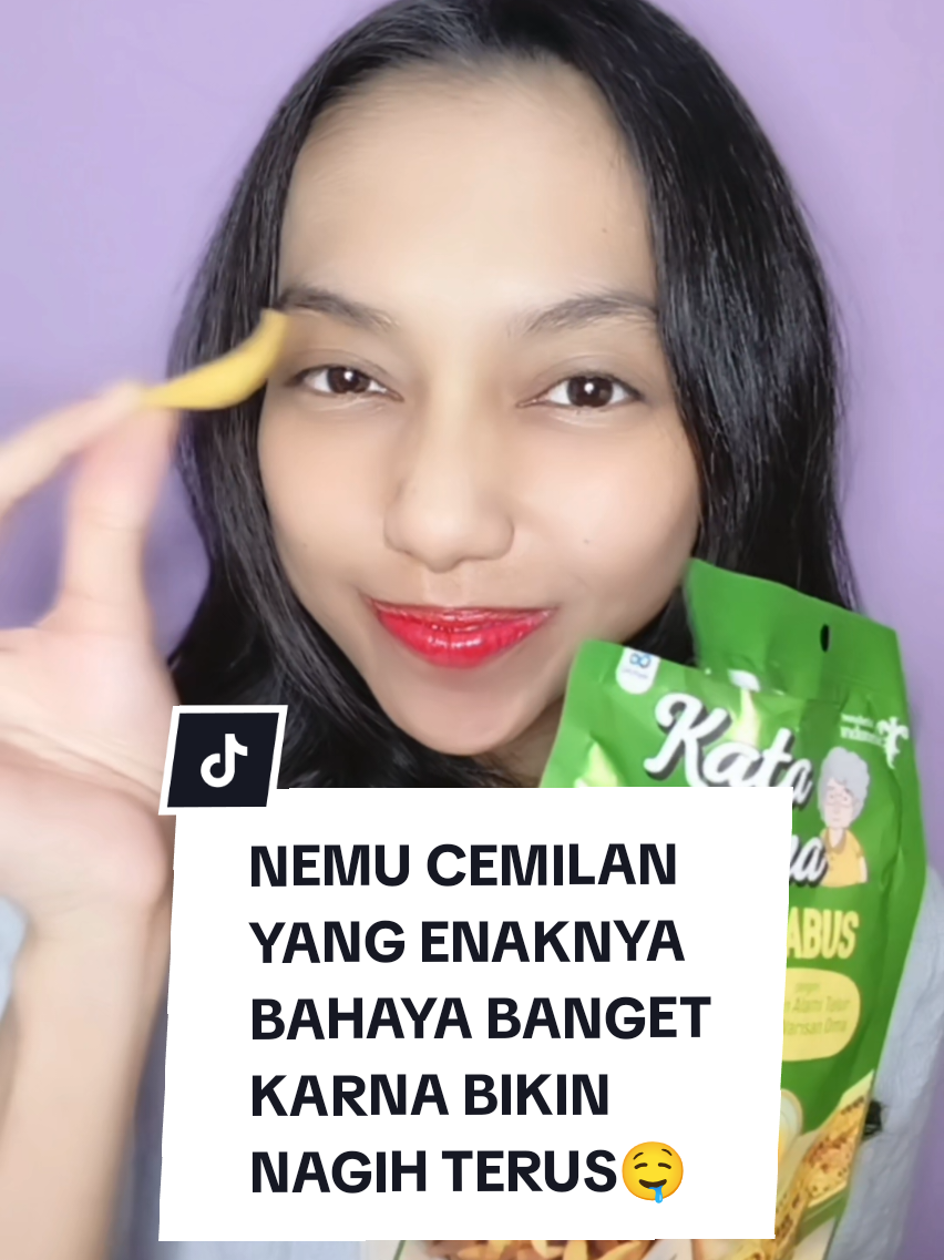 bener #KataEmilEnaknyaBahaya banget si Kata Oma Rasa Jagung Bakar Mentega karna rasanya seotentik itu tapi kekinian dan asli sih perpaduan rasa pedas, manis, dan gurihnya ini bikin nagih pengen ngemil terus! kataku kalian wajib banget coba juga😍 @kataoma.id #kataoma #telurgabus #kataomatelurgabus 