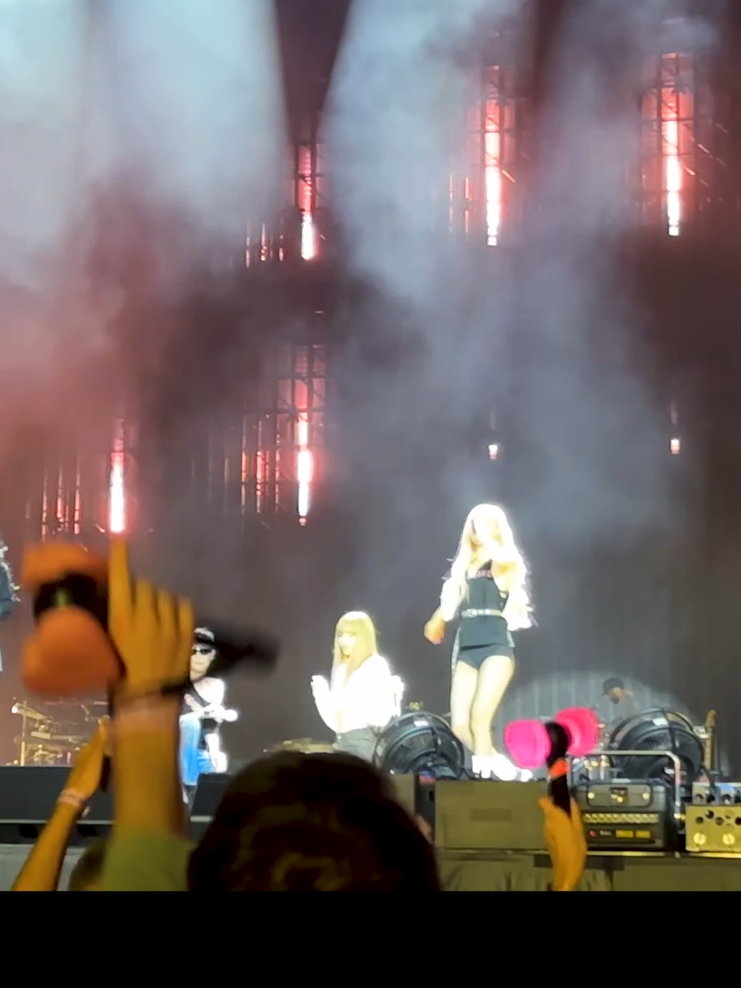Blackpink  - JUMP encore Paris fancam1 #blackpink #deadline #rosé #Jennie #lisa #jump