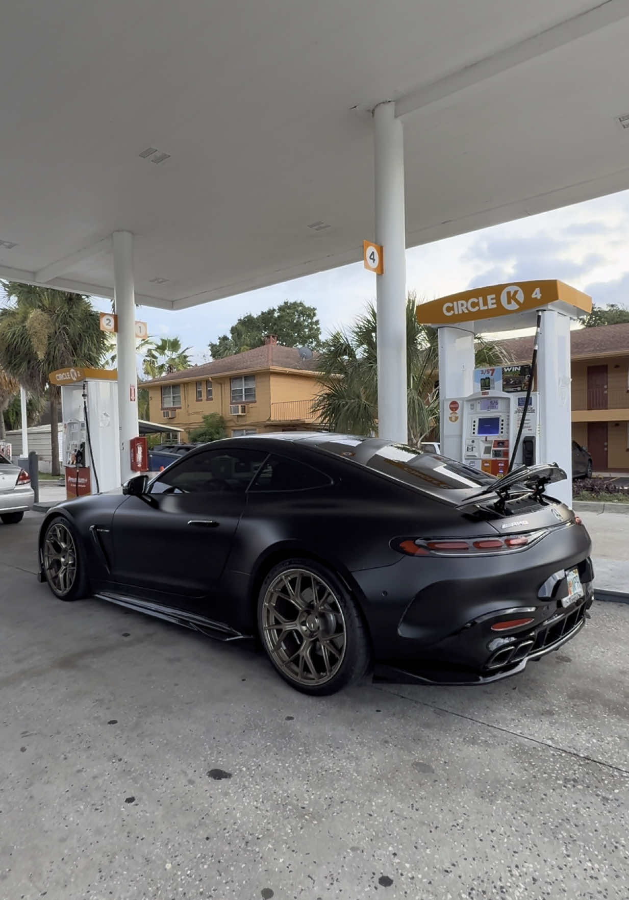 Another day, another gas pump ⛽️#mercedes #benz #gt63 #amg #carsoftiktok 
