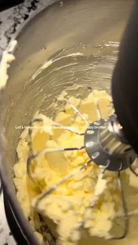 I love this stand mixer ALREADY!