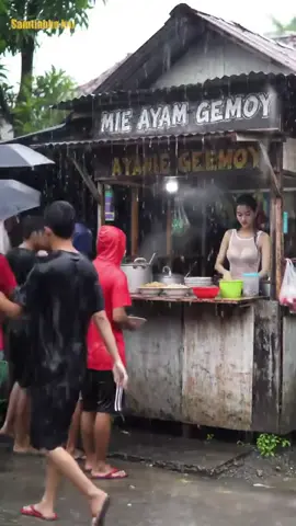 mampir ke warung ku yuk #hujan #mieayam #fypage 