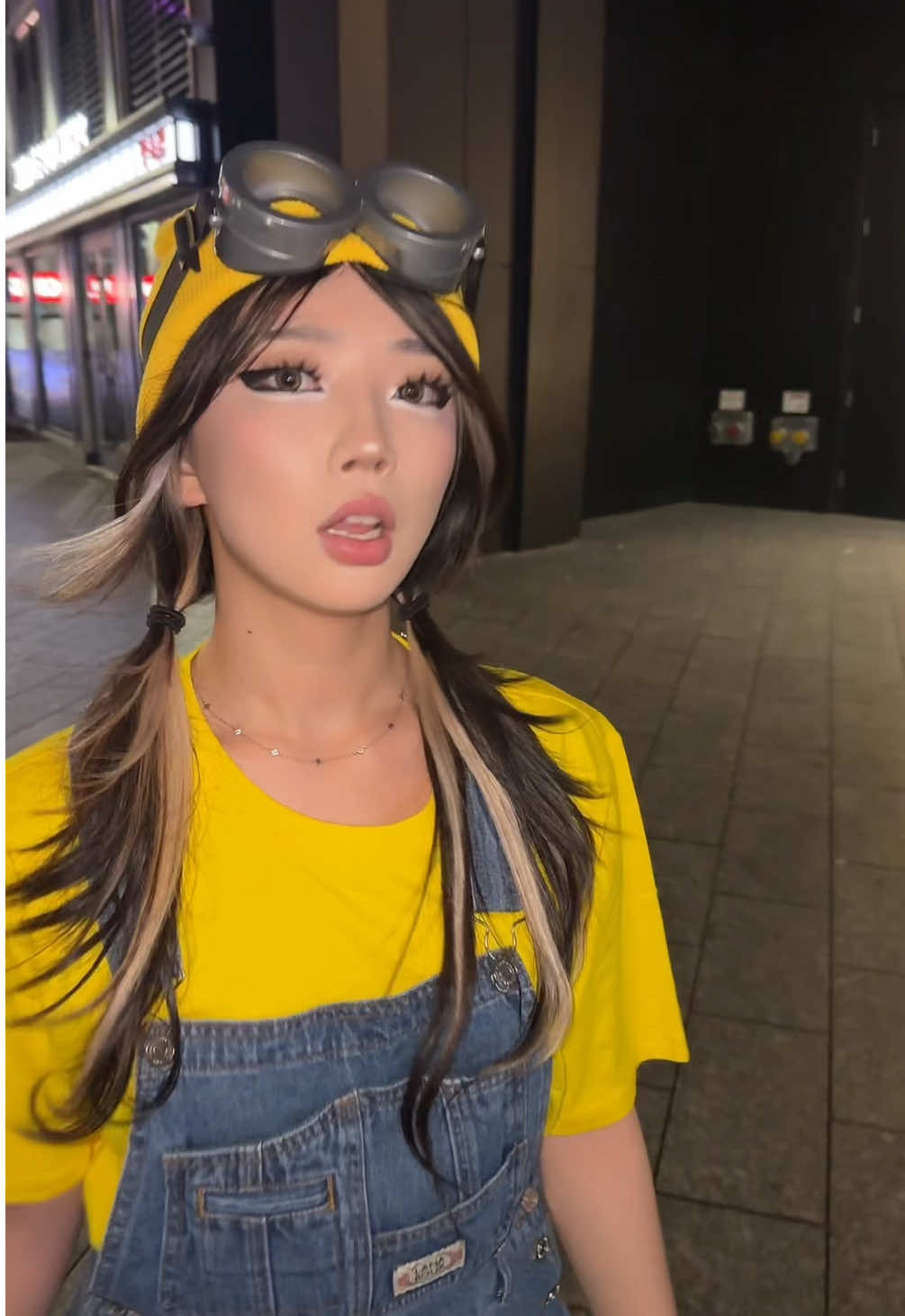 omw to the club to find gru🙈🍌😋