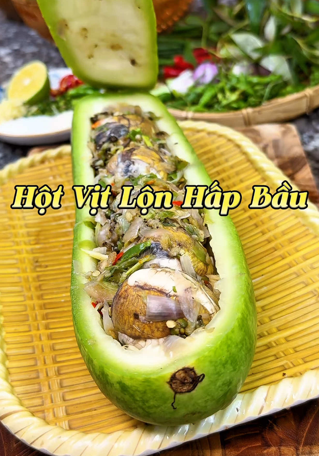 Hột vịt lộn hấp bầu kiểu này thêm chén muối tiêu chanh vừa ngon vừa bổ dưỡng.  #amthucdanviet #hotvitlonhapbau #monngonmoinha #bepnhacuoiTuan #vũthị🔥 #LearnOnTikTok #trứngvịtlộn 
