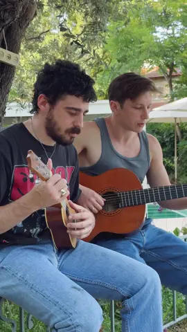 התיישבנו לנגן קצת אחרי שלא התראינו שבועיים. כרטיסים להיכל התרבות בביו ICONIC - LIKE NEVER BEFORE  מופע מיוחד וחד פעמי שלא היה כמוהו  @Loren Peled 