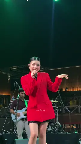 aaakkk hmmmm yg candu itu lagi🤏🏼 @VANESSA ZEE #vanessazee #mkglapiazza #mawarjingga #juicyluicy #fyp #konsermusik 
