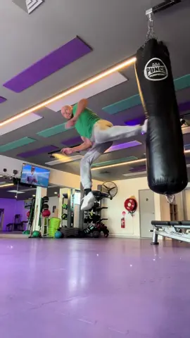 #gym #Fitness #training #excercise #anytimefitnessemerton #anytimefitness #grind #hardwork #sweat #flex 