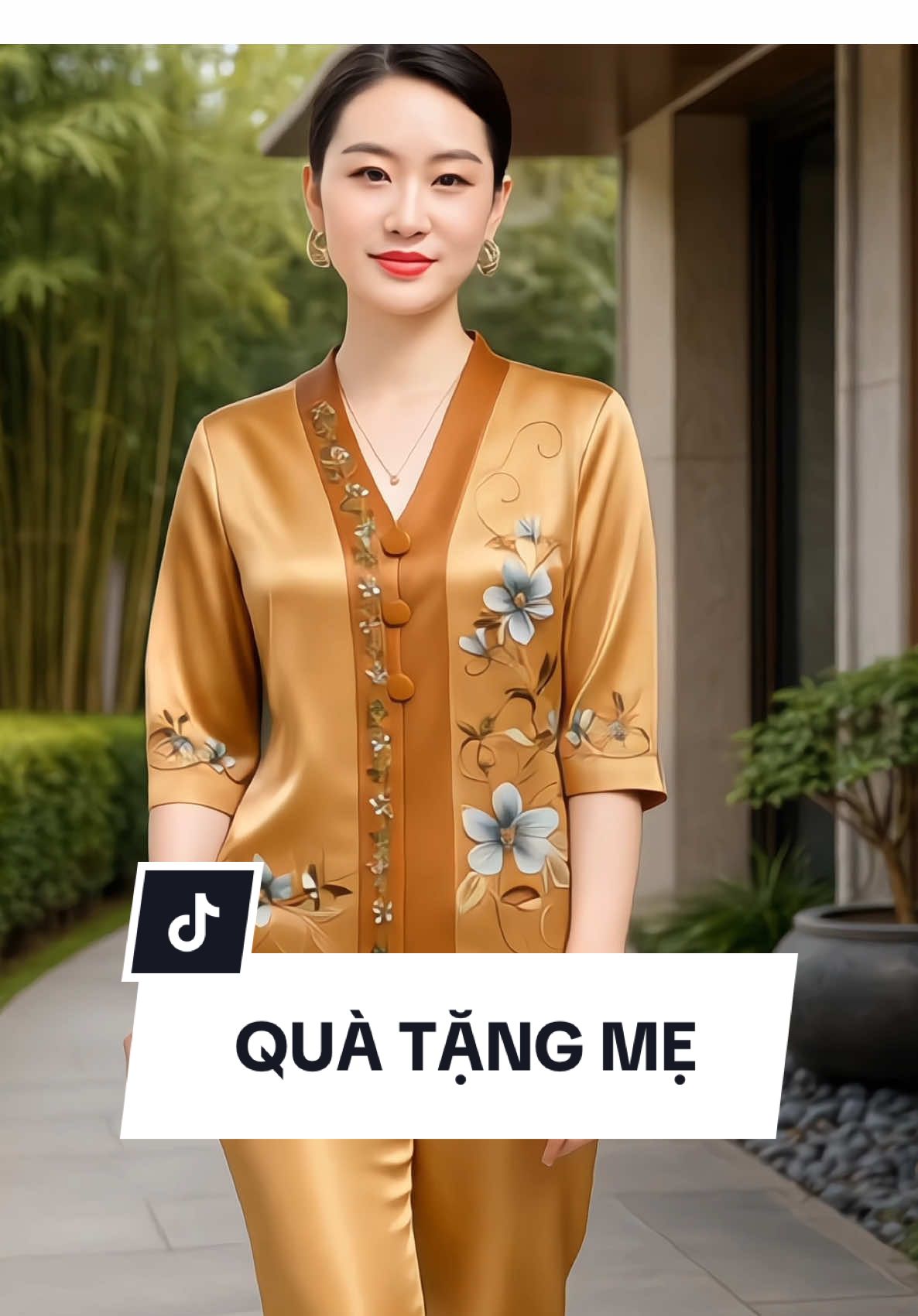 Mẹ là duy nhất, đừng để mẹ phải mặc hoài những bộ đồ cũ kỹ. Tặng mẹ set đồ trung niên lụa cao cấp, mềm mịn, thoáng mát cả ngày, dáng đẹp nhẹ nhàng, quần cạp chun co giãn cực dễ chịu #aotrungnien #trungnien #macdepmoingay #quatangme #bodotrungnien #sallyshop 