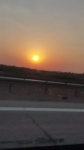 عندما يشاء الله.فلاقيمة لقوانين الحياة ولا وزن لتدبير البشر ولا أهمية لحواجز المستقبل....سؤال لمتابعيني..منظر الشمس شروق أو غروب ؟؟صباحكم خير ومحبة 💖