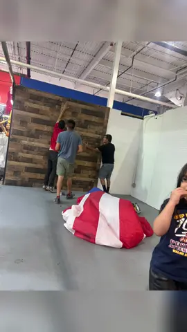 Where we have Epoxy resin cuandros with neon light. Come for yours!  Donde tenemos cuandros de resina Epoxica con luz neón. ¡Ven por el tuyo!!                                                           Nueva ubicación 270 W North Ave, Villa Park, IL  60181Estados Unidos. Contáctanos al +1(224)762-3495 #Chicago #viral #paratii #cuadrosderesinaepoxica @JE's Creating styles 