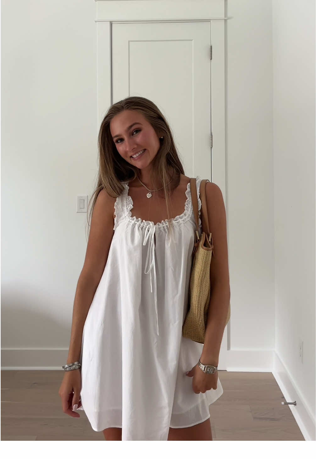 Which one are you wearing and tearing??? • • #wearandtear #outfitshowdown #fashiongame #fashion #helpmechoose 