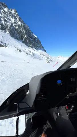 Helicopter ride in New Zealand 🚁🇳🇿 #viral #trending #fyp #fypシ #newzealand #queenstown #queenstownnewzealand #helicopter #mountains #mountain 