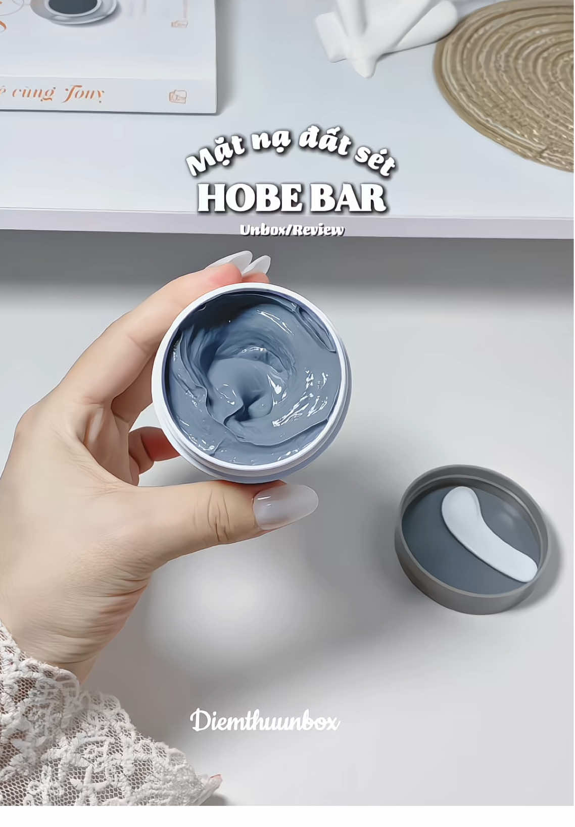 Đã chăm da thì phải chăm cho kĩ mấy bà nha, phải đắp mặt nạ để hỗ trợ làm sạch da nè, mặt nạ đất sét của nhà HOBE BAR Mua 2 giá 1, dùng thích lắm ý #diemthuunbox #unboxing #matnabun #matnadatset #matnaduongda #matna #hobebar #chamsocdamat #skincare #xuhuong #fyp 