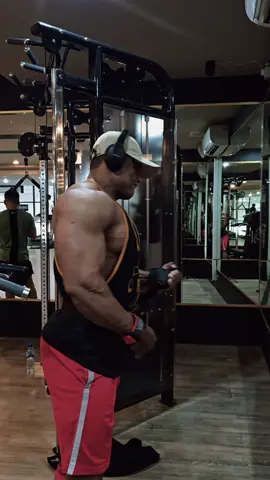 berat masih standby 😁 #fitnessmotivation #bodybuilding #chestday 