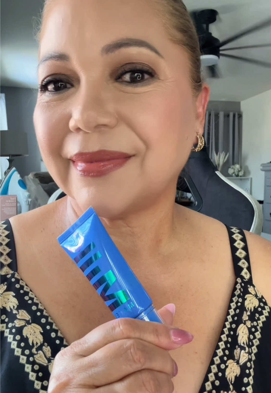 ✨¿Buscas una piel radiante y natural sin sentirla pesada?✨ Estoy probando el nuevo Hydro Grip Gel Skin Tint de Milk Makeup y ¡me está encantando! 💙 💧Hidrata hasta por 12 horas 🌿 Cobertura ligera y modulable ✨ Acabado jugosito ✅ Vegano, libre de fragancia y no comedogénico Perfecto para esos días en los que quieres verte bien sin esfuerzo 🙌🏼 #tiktokshop #fyp  #MilkMakeup #SkinTint #HydroGrip #NoMakeupMakeup #VeganBeauty #GlowySkin #MakeupLovers #creatorsearchinsights 
