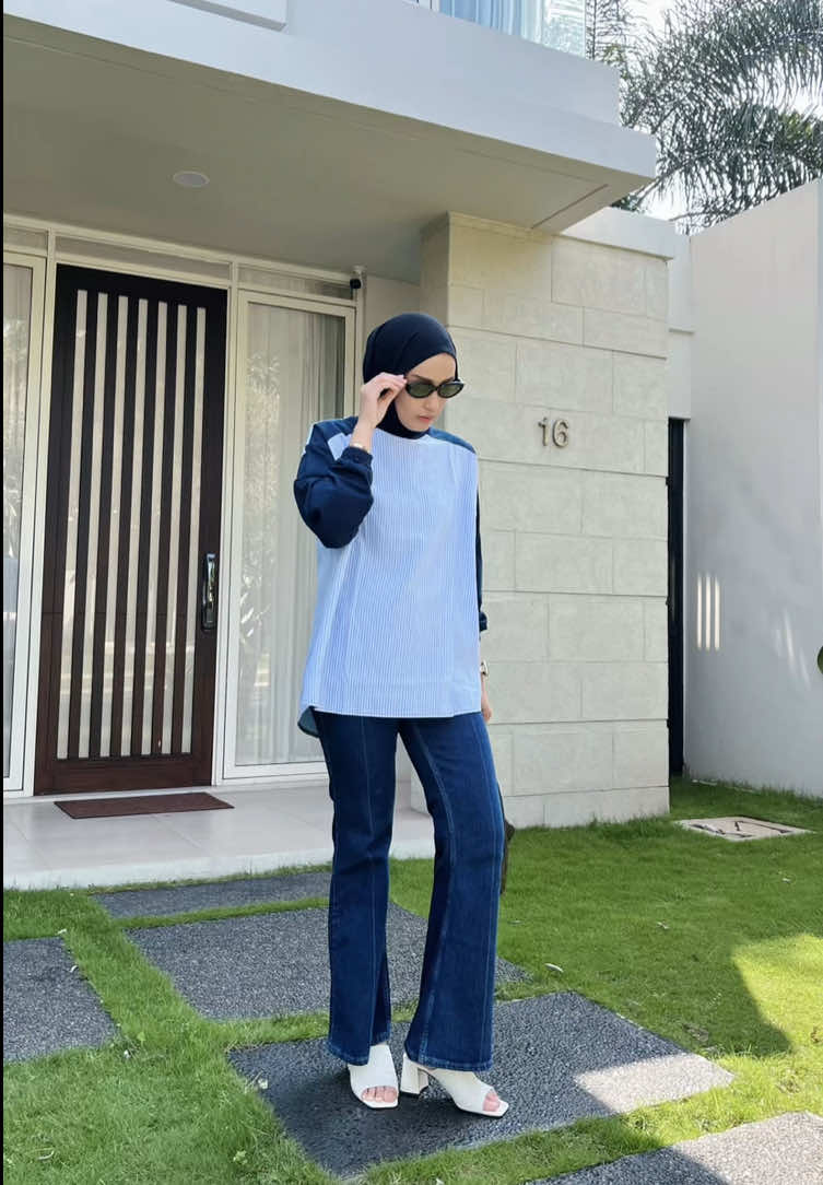 Butuh blouse yang nyaman tapi tetap kelihatan anggun? Yuk kenalan sama Clara Blouse, koleksi terbaru dari Kanaka✨  Dengan bahan adem, cutting nyaman, dan sentuhan elegan cocok dipakai ke mana pun. 🛍️ Special pembelian sekarang lagi SALE loh! Yuk, check out sekarang sebelum kehabisan! #kanaka #oversizedshirt #fyp 