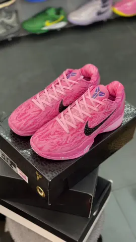 Kobe 6 Protro ‘Aunt Pearl’ 🩷🌸👛🎀 Instagram: @theshoeemporium27 Facebook: The Shoe Emporium  #foryou #edit #fyp #basketballshoes #basketballtiktok #basketballedits #theshoeemporium #kobe6 #kobe6auntpearl 