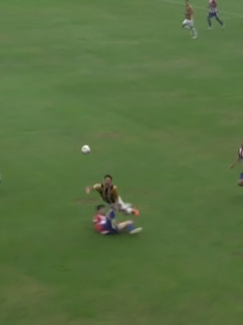 #fypシ #football #grassrootsfootball #soccertiktok #blowthisupforme #amateurfootball #footballtiktok #sundayleague #foryou #tackle 