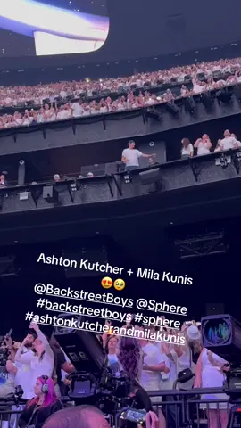 Ashton Kutcher + Mila Kunis😍🥹 @BackstreetBoys @Sphere  #backstreetboys #sphere #ashtonkutcherandmilakunis #backstreetsback #lasvegas #spherelasvegas 