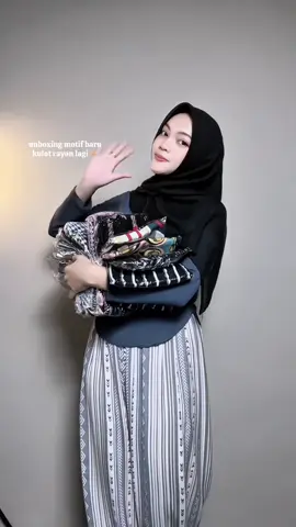 spill motifnya join live yaa sayang 😚 #kulothighwaist #kallyoutfit #kulotrayon #kulot 