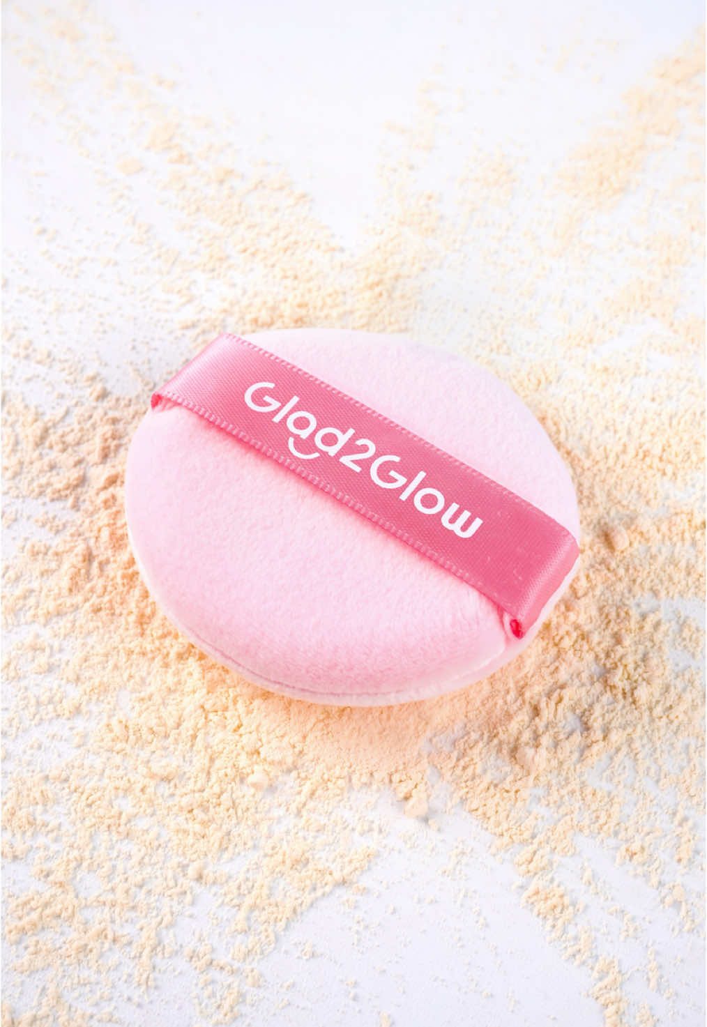 It's getting closer! 👀 Kali ini bakal bikin look GG semakin flawless 💗✨ Ada yang sudah bisa tebak? Stay tuned ya! 😉 #glad2glow #g2g  