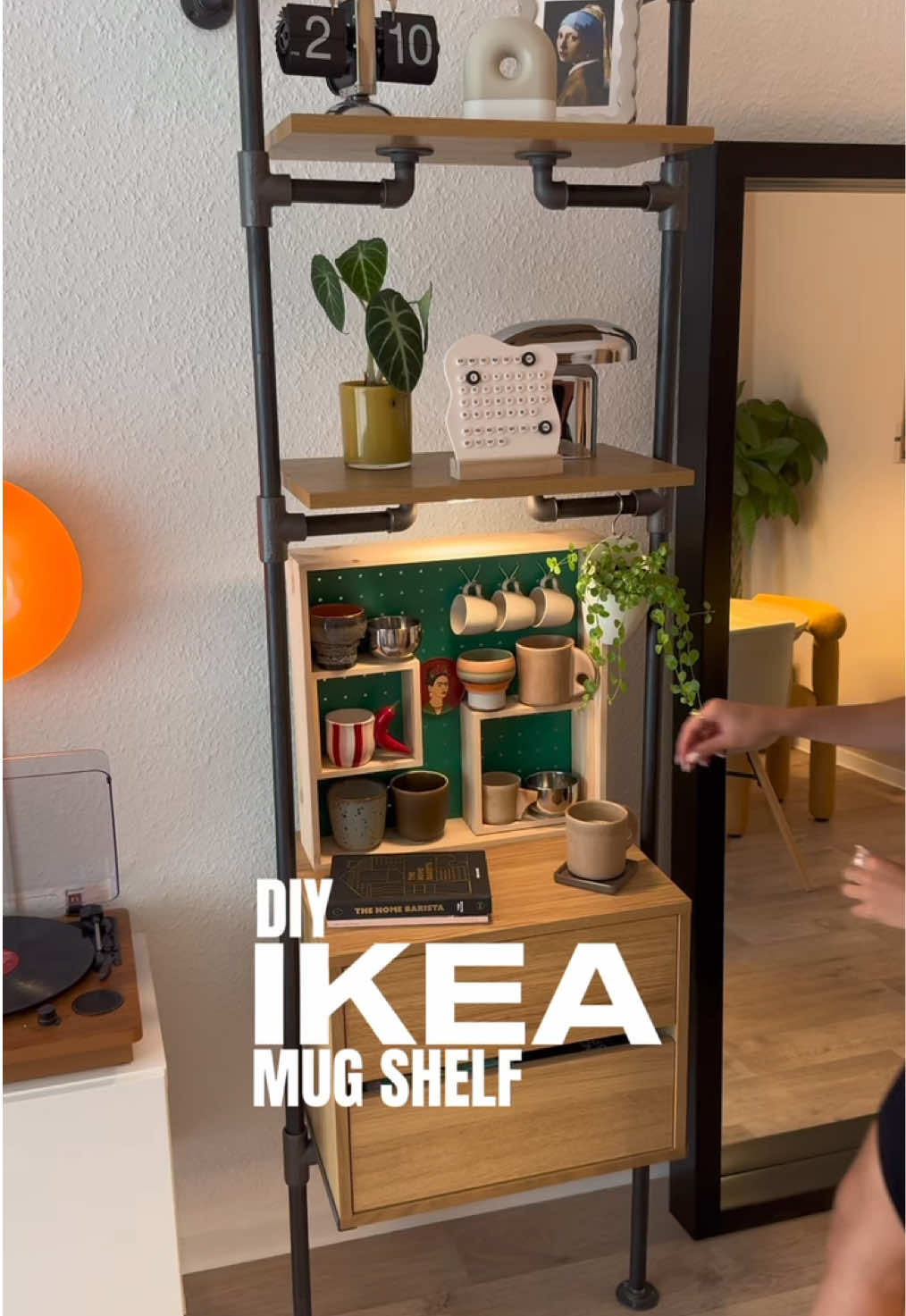 DIY IKEA mug shelf ☕️🪚 Aus der SKOGSMOSAIK Bilderleiste von IKEA habe ich mir ein kleines Tassenregal gebaut! ☕️ Das ganze lässt sich total flexibel gestalten und eignet sich perfekt als Regal für meine Tassen! 😍 Dazu habe ich mir noch Haken für die Lochplatte aus dem Baumarkt besorgt!🪝  Was sagt ihr!? 🫶 Anzeige da Markennennung #ikea #ikeadiy #ikeadeutschland #DIY #wohnideen #interior #homedecor #ikeaideas #wohnen #inspiration #wohnungseinrichtung 