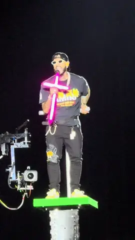23 preguntas @ANUEL #anuel_2blea #anuelaa #concierto 