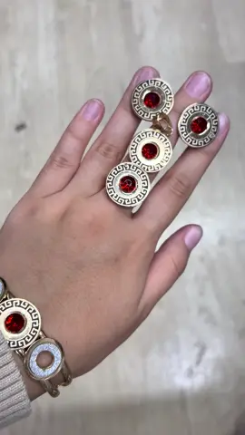 Набор из под итальянского золота😍  Оптом цена: 1900 тг #подитальянское #золото  #бижутерия #модно #красота #низкиецена #круто #покупайунас #мирроркз #качество #качественно #красота #набор #украшения 