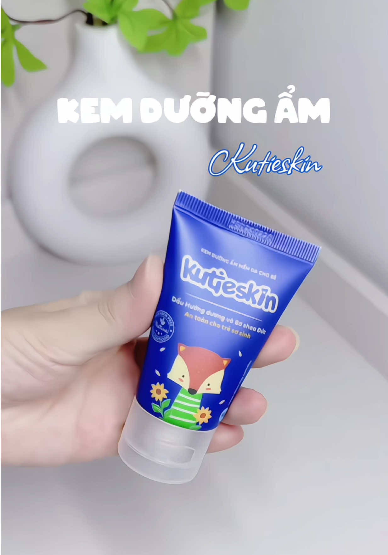 Mùa hè bé nằm điều hoà rất dễ bị khô da, tui dùng loại này oki nha mấy bà  #kemduongamchobe #kutieskin #duongamchobe #mebimsua #landaulamme 