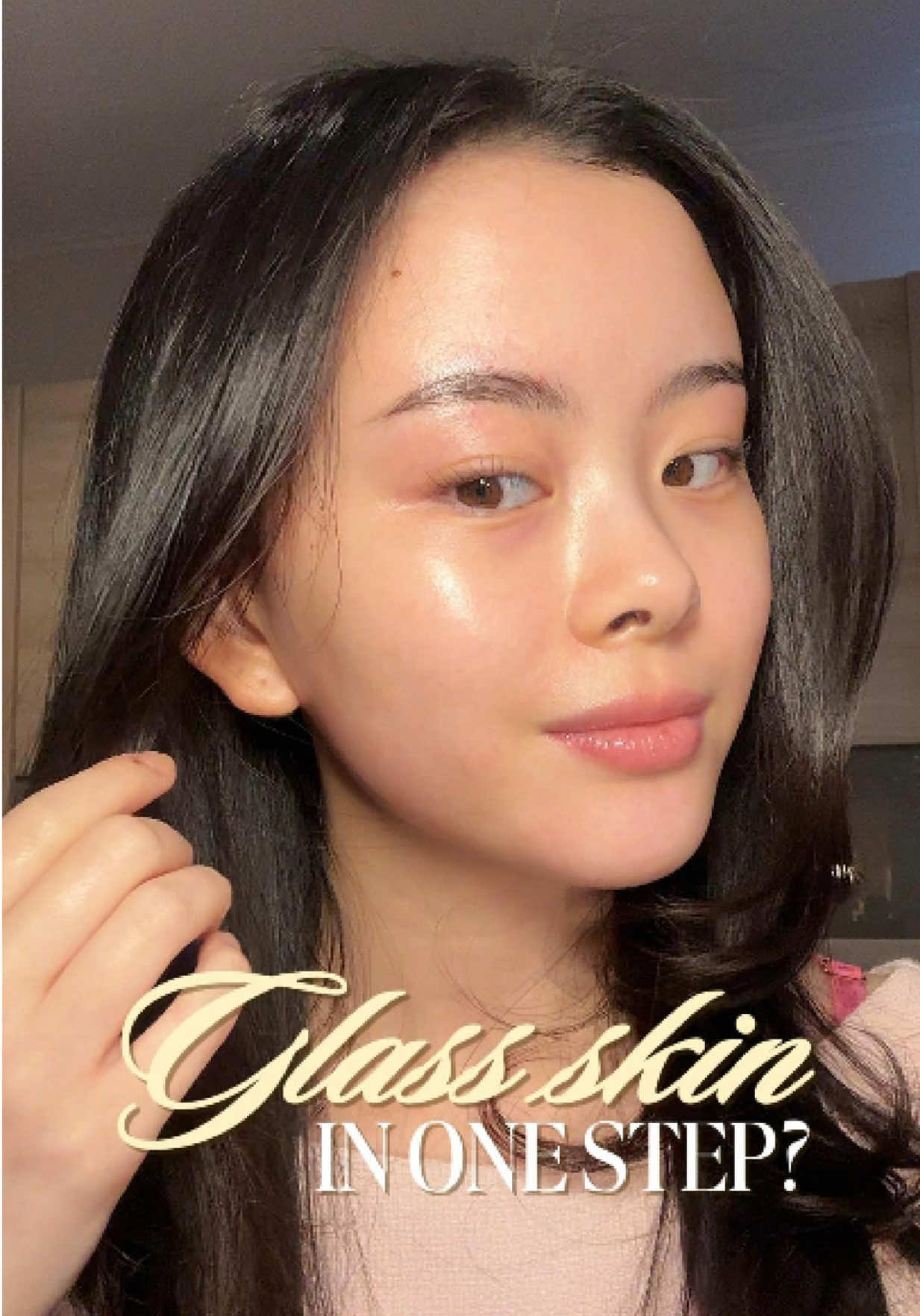 yang biasanya perlu banyak produk untuk achieve korean glass skin, kali ini bisa with only this product!! this one masuk ke my fav moisturizers sih, the texture is so light dan kulitku berasa lebih glass skin, love uuu @glowandlovely #rekomendasimoisturizer #skincare #glassskin #glassbright #koreanglasskinin1ste