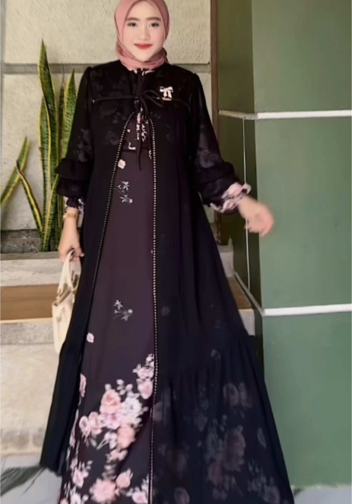 Mashallah mewah bgt model terbaru nih bun😍😍 #fyp #fypシ゚ #gamiserinda #gamismewah #gamiskekinian #gamisterbaru #gamispesta #gamiskondangan #dress #belilokal #wibgajian 