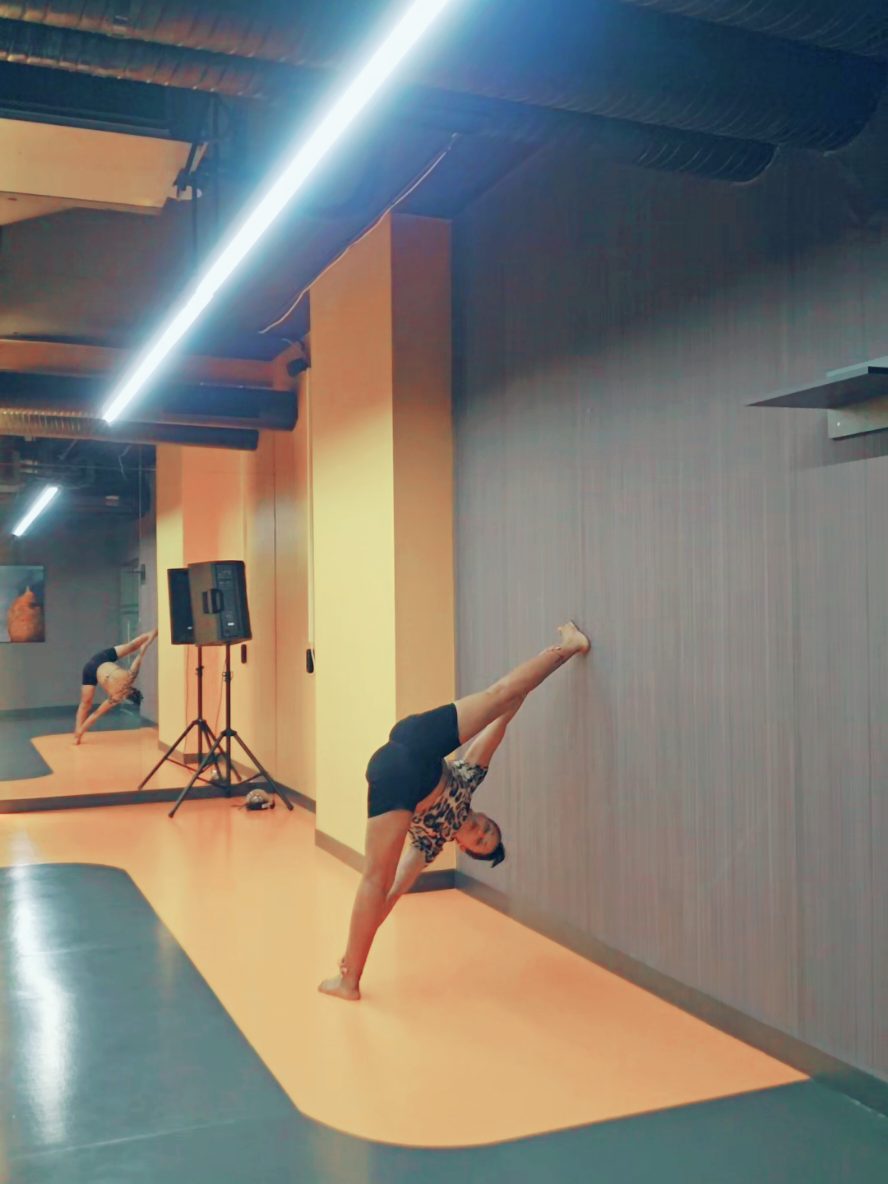 🧘‍♀️🧘‍♂️#creatorsearchinsights #ethiopian_tik_tok🇪🇹🇪🇹🇪🇹🇪🇹 #yogaflow #flexibility #mobility #fyp #wallspilt #handstandchallenge🏌‍♀️💜🙏 