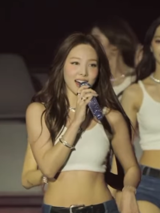 she aged fine like wine😩😩 #nayeon #twice #lollapalooza #2025 #kpop #fyp #fypシ #foryou #viral #xyzbca #trending 