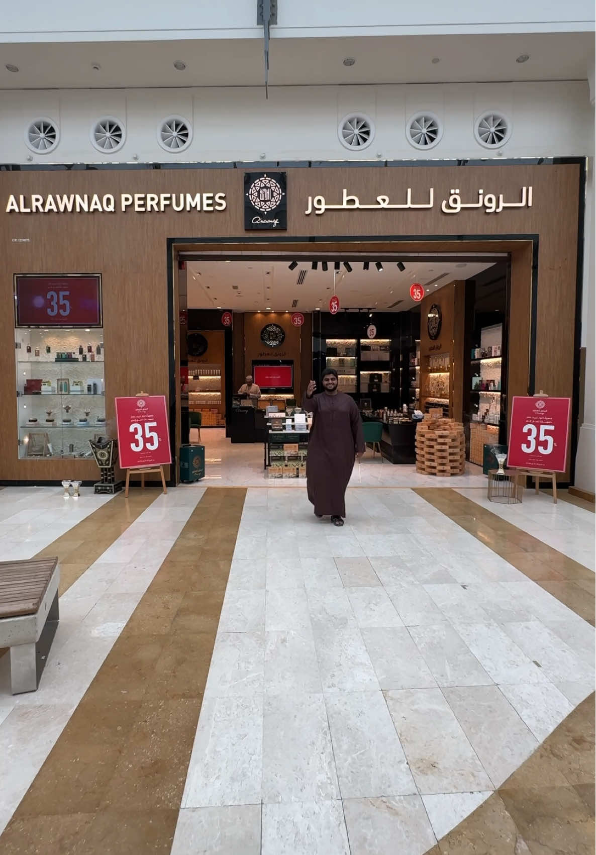 حسابهم: ‪@alrawnaq_perfume‬  فرع صلالة 🌴🇴🇲📍( جاردنس مول ، صلاله جراند مول ) خصم 35% 🤩🔥🔥🔥 براند عماني مشهور فالخليج كله وعطورهم وبوكساتهم وبخورهم مميزه بالنسبة لي بخور ( جذاب ) كل شهر آخذه 😴🤩 #oman  #عمان  #صلالة #ظفار⁩