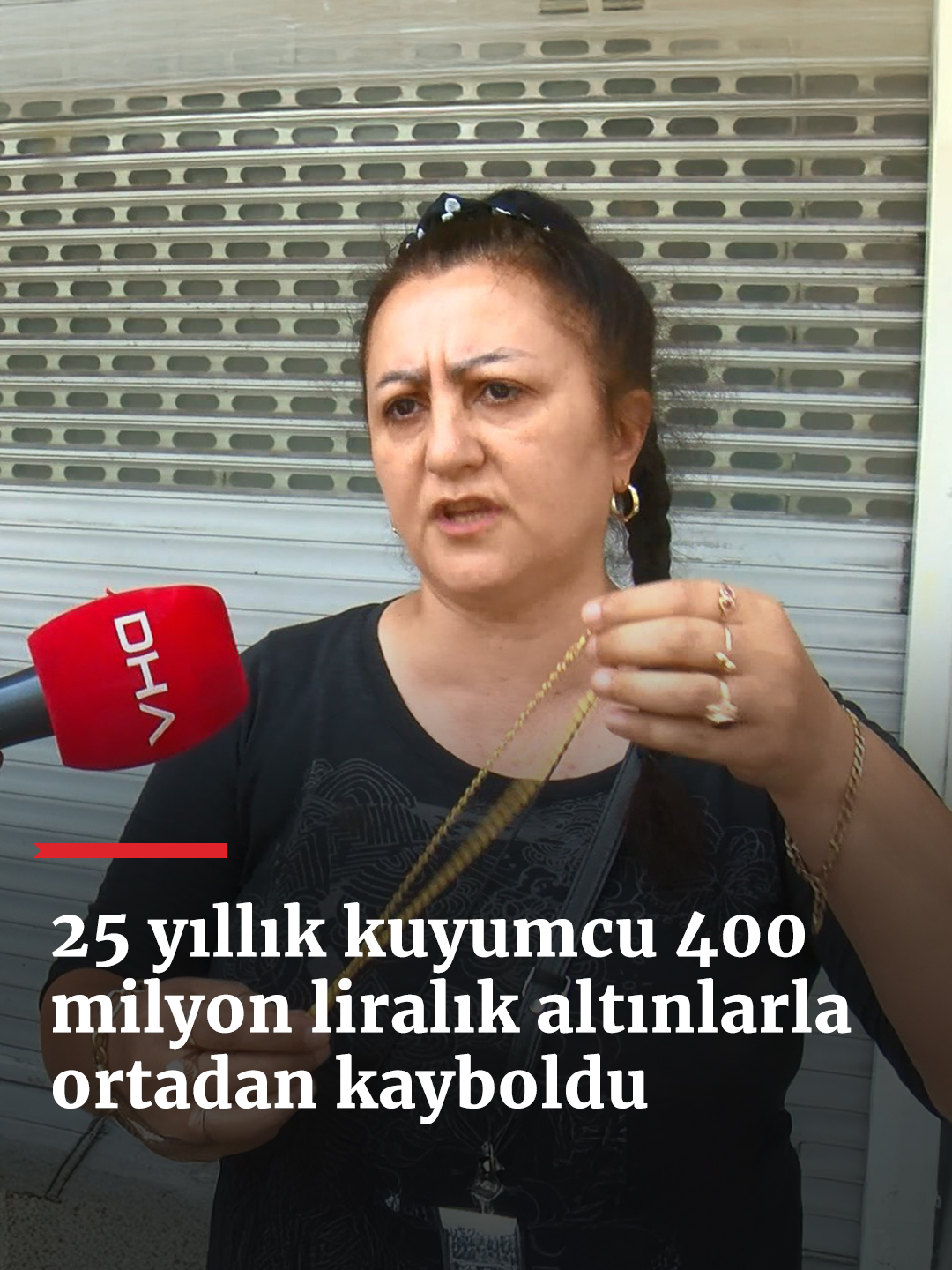 🔴İstanbul Küçükçekmece'de 25 yıllık bir kuyumcu, sahte altın satarak ve aldığı gerçek altınların parasını çeşitli bahanelerle ödemeyerek ülkeden kaçtı. Yurtdışına kaçtığı öne sürülen şahsın 400 milyon TL vurgun yaptığı söyleniyor.