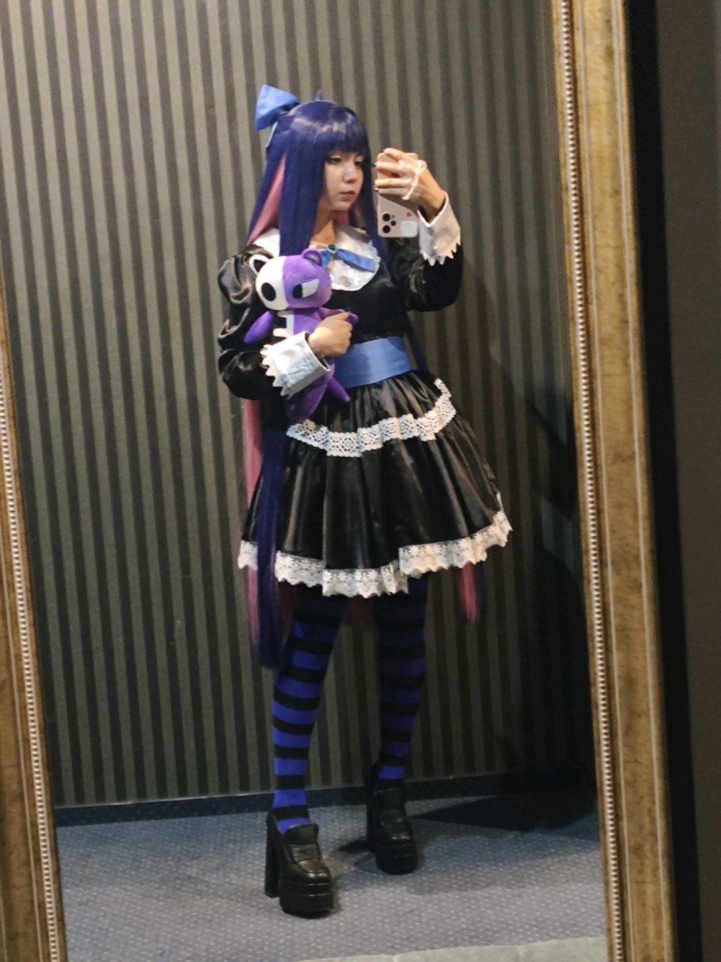 Magic elevator🌝 (let's pretend you don't see the dude i made film this video) #cosplay #pantystockinggartebelt #pantystockingscosplay #stockinganarchycosplay #stockinganarchy #cosplaytransition 