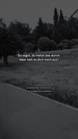Du sagst: „Ich schaff das schon.“ Aber innerlich sagt alles: „Nicht mehr lange.“ #limitbrecher bricht den Satz, den du dir jeden Tag selbst erzählst. #funktionierennichtfühlen #selbstlüge #systemschmerz #durchhaltenbiszumende 
