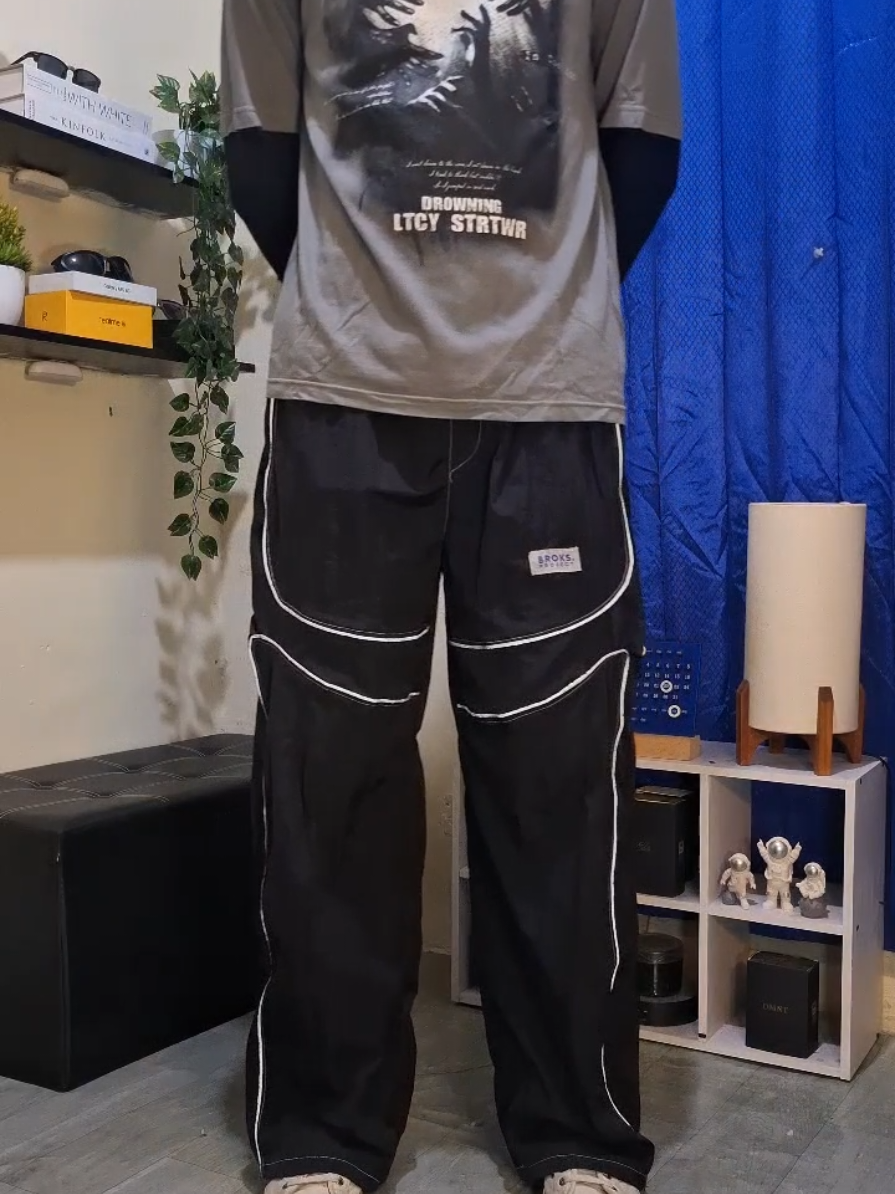 #trackpants #baggypants #loosepants #longpants #outfitinspo #outfitideas #rekomendasioutfit 
