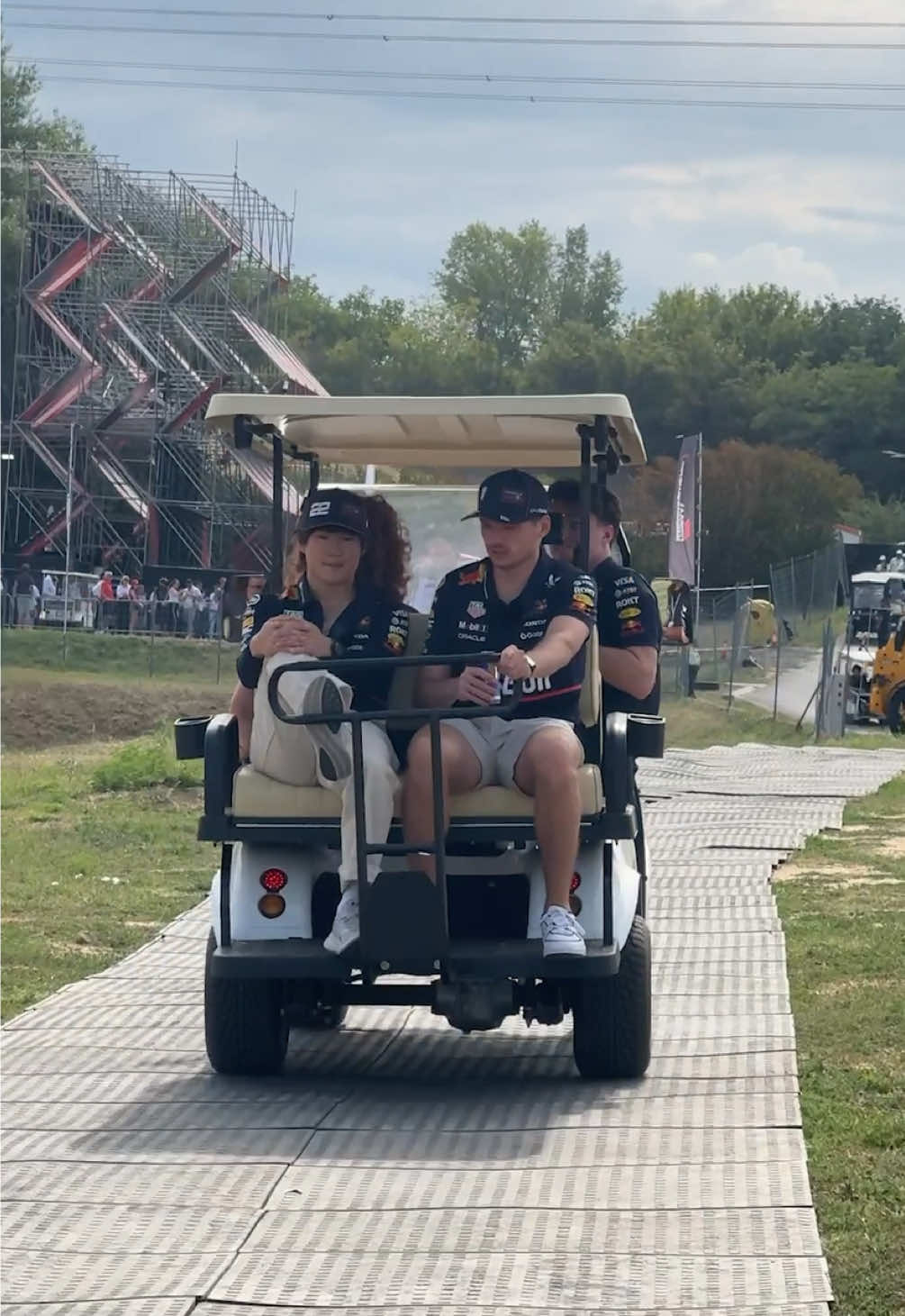 Getting the steps in for fan forum 🏃 #f1 #funny #yukitsunoda #maxverstappen 