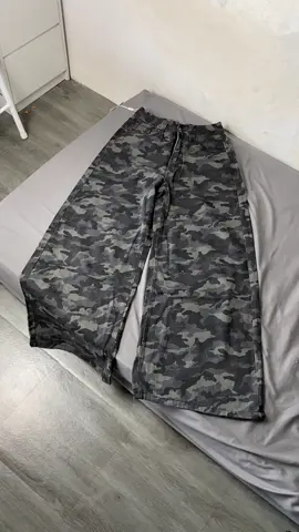 Gombrang banget jirr #baggyjeans #baggyloreng #jeanstentara #celanatentara #celanaloreng 