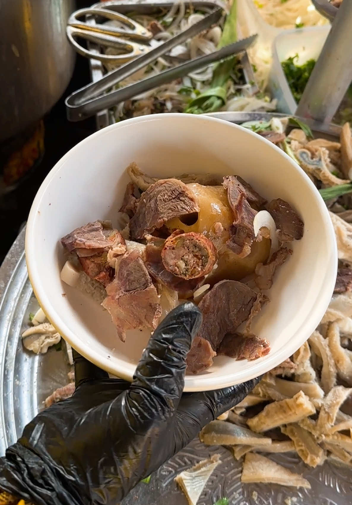 🥣 Cháo giò bò mix nạm lòng thập cẩm – món cháo đang rần rần tại Cháo Bò 99, ăn một tô là nhớ hoài luôn đó! 🥩 Giò hầm mềm, nạm bò ngọt, lòng giòn sạch – topping đầy đặn, ăn tới đâu mê tới đó ✨ Cháo nấu đậm đà, sánh nhẹ, thơm mùi gạo rang – vừa ngon vừa ấm bụng Món này hợp gu mấy bạn mê ăn ngon, thích đơn giản mà có tâm! 📣 Rủ ngay team “gu ăn có chọn lọc, không đại khái” ghé Cháo Bò 99 làm tô này cho biết liền nha! #Chaobo99 #LearnOnTikTok #xuhuongtiktok #ancungtiktok #riviewanngon 