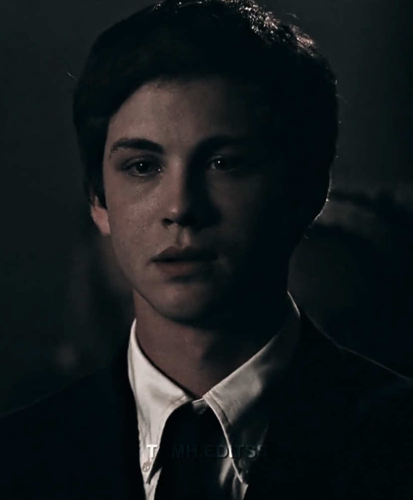 Im so obsessed with this movie #theperksofbeingawallflower #theperksofbeingawallfloweredit #theperksofbeingawallfloweredits #loganlerman #loganlermanedit #charliekelmeckis #charliekelmeckisedit 