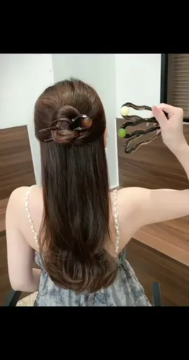 Một chiếc trâm chữ U – đủ khiến cả mùa hè thêm thanh lịch 🍃 Cài nhẹ thôi… là hóa nàng thơ dịu dàng trong tích tắc!  #T#TramChuUC#CaiTramCoDienN#NewChineseStyleP#PhuKienTocDepPhuKienNu