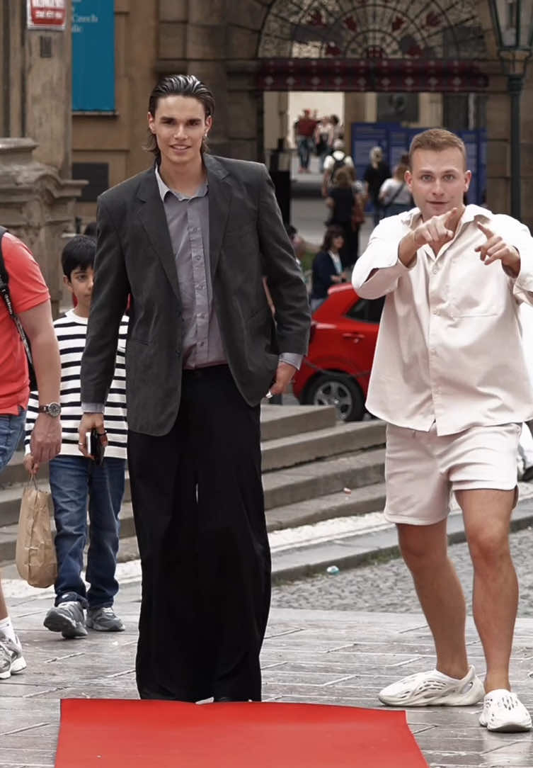 Prague wasn’t ready for this level of confidence😎🇨🇿 #RedCarpetBoy 