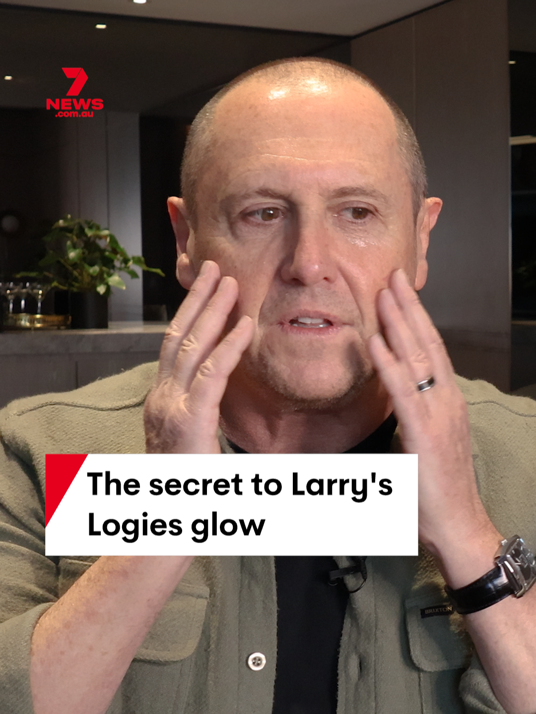We chat with The Morning Show host Larry Emdur as he gets ready for the 2025 Logie awards. Seven Styling uses snail mucin serum to help the stars look red carpet ready. #LogieAwards #Logies #Logies2025 #LarryEmdur #TheMorningShow #7NEWS #Amazon For full details, check out the link in our bio.