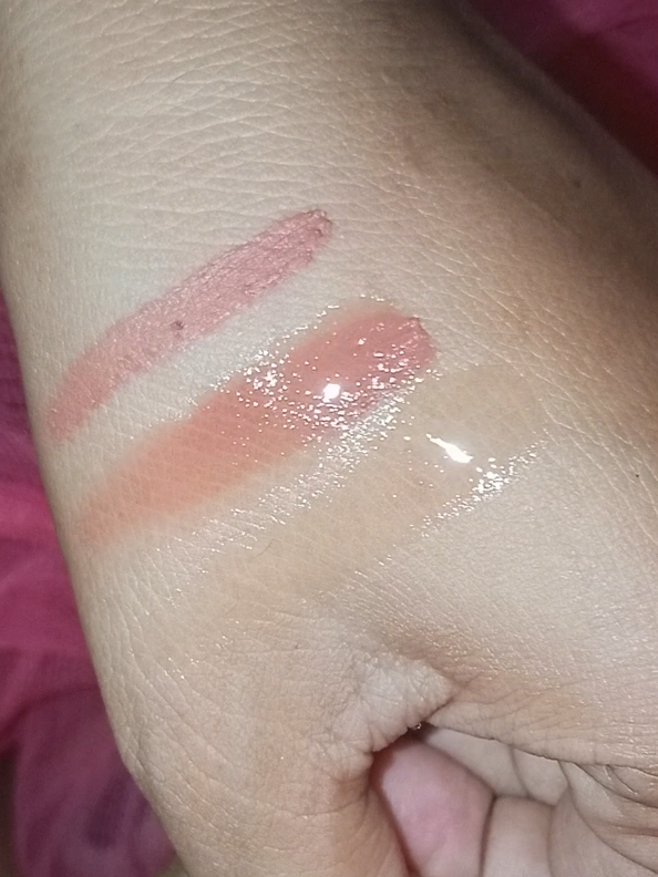 COD Ddouble-head lip glaze/2in1 glazed lipstick, napaka worth it nito mga beshy ko  #zvev #lipstick #lipmatte #shinner #2in1lipstick #lipgloss #creatorsearchinsights #tiktokshop #fyp 