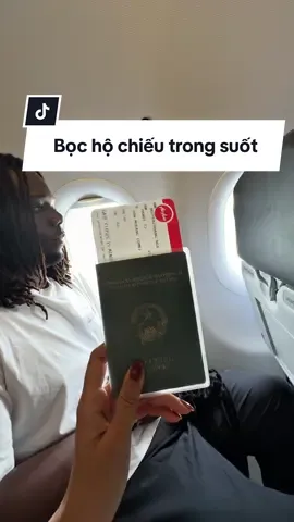 Tôi từng là nạn nhân của bọc hộ chiếu. Đi qua hải quan tháo ra tháo vào nhiều quá xong mất luôn cái bọc :))) tui có nhận làm hộ chiếu nha  #ngaluadichill #hộchiếu 