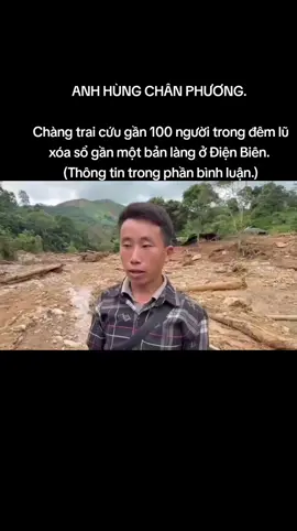 Rạng sáng 1/8, khi cả bản Háng Pu Xi, xã Xa Dung, tỉnh Điện Biên còn đang chìm trong giấc ngủ giữa tiếng mưa rền rĩ, trưởng bản Mùa A Thi vẫn thao thức. Lo nước tràn vào nhà, anh bước ra đào tạm một con rãnh thoát nước. Chính lúc ấy, những âm thanh lạ vọng ra từ vách núi khiến anh bàng hoàng. “Tôi nghe tiếng mưa dồn dập kèm âm thanh gì đó rất lạ, như tiếng đất đá đang sập. Tôi liền gọi điện sang khu bên kia suối nơi có nhiều hộ dân sinh sống để hỏi có gì bất thường không. Bên kia chỉ có tiếng phụ nữ khóc nức nở, hoảng loạn, bảo rằng bắt đầu sạt lở rồi...”, anh Thi kể lại. Nghe đến đó, anh hiểu, không còn thời gian để chờ đợi nữa. Lệnh di tản trong đêm Con đường dẫn sang khu dân cư bên kia đã bắt đầu sạt, xe không thể đi qua. Trong giây phút sinh tử, anh Thi lập tức gọi điện khắp lượt, dặn bà con di dời khẩn cấp. Lời dặn được lặp đi lặp lại: “Tài sản mất rồi còn làm lại được, người mất là mất tất cả. Cứu người là quan trọng nhất!”. Sau cuộc gọi chớp nhoáng, anh Thi cùng một nhóm thanh niên khỏe mạnh lao ra bờ suối. Họ thấy nhiều hộ đã kịp sơ tán, nhưng vẫn còn 10 hộ đang đứng trú tại khu vực có nguy cơ sạt lở cao. “Tôi hô thật to, yêu cầu bà con rời ngay sang bên này suối. Ở lại là không an toàn. Không ai được chần chừ!”, anh Thi kể lại. Đáng lo nhất là ba cụ già không chịu rời khỏi nhà, cho rằng “sống bấy nhiêu năm rồi, chưa thấy sạt bao giờ”. Không ngần ngại, anh Thi huy động 4 thanh niên vượt suối, bế cụ này, cõng cụ kia, kéo ra khỏi vùng nguy hiểm. Đến khoảng 4h20 sáng, 21 hộ với 90 nhân khẩu đã được tập trung tại khu vực cao ráo, an toàn. Chưa đầy 40 phút sau, một tiếng “đùng” kinh hoàng vang lên từ đầu nguồn. Đất đá, cây cối và nước lũ cuồn cuộn đổ xuống, xóa sổ gần như toàn bộ bản làng phía dưới. “Nếu không có trưởng bản gọi dậy, gọi đi tránh lũ thì cả nhà tôi có khi cũng không sống nổi. Lúc ấy mưa to, anh Thi và an ninh bản hò hét gọi í ới, giục bà con chạy ngay. Ai cũng được nhắc: bỏ lại hết tài sản, chỉ cần giữ mạng sống…”, anh Mùa Chứ Pó - một người dân trong bản xúc động nói. Sau khi lũ đi qua, anh Thi lại tiếp tục đi từng nhà, kêu gọi người còn lành lặn nhóm bếp nấu cơm, chống đói tạm thời cho bà con. Anh tổ chức các nhóm đi tìm kiếm tài sản còn sót lại, hỗ trợ người thân các nạn nhân và kiểm tra kỹ càng từng khu vực có nguy cơ sạt tiếp. Ông Mùa Chú Tỉnh - bố của trưởng bản Thi - xúc động: “Không có nó chắc chết hết. Nhiều nhà ở gần bể nước không chịu đi, nó cho người đến kéo từng nhà. Kéo xong một lúc thì đất đá tràn xuống”. Trong thời khắc sinh tử, anh Mùa A Thi đã giữ được một cái đầu lạnh để phán đoán, một trái tim nóng để hành động, và một mệnh lệnh dứt khoát để cứu sống gần 100 người dân. Anh không chỉ là người trưởng bản mà là chỗ dựa vững vàng của cả cộng đồng.