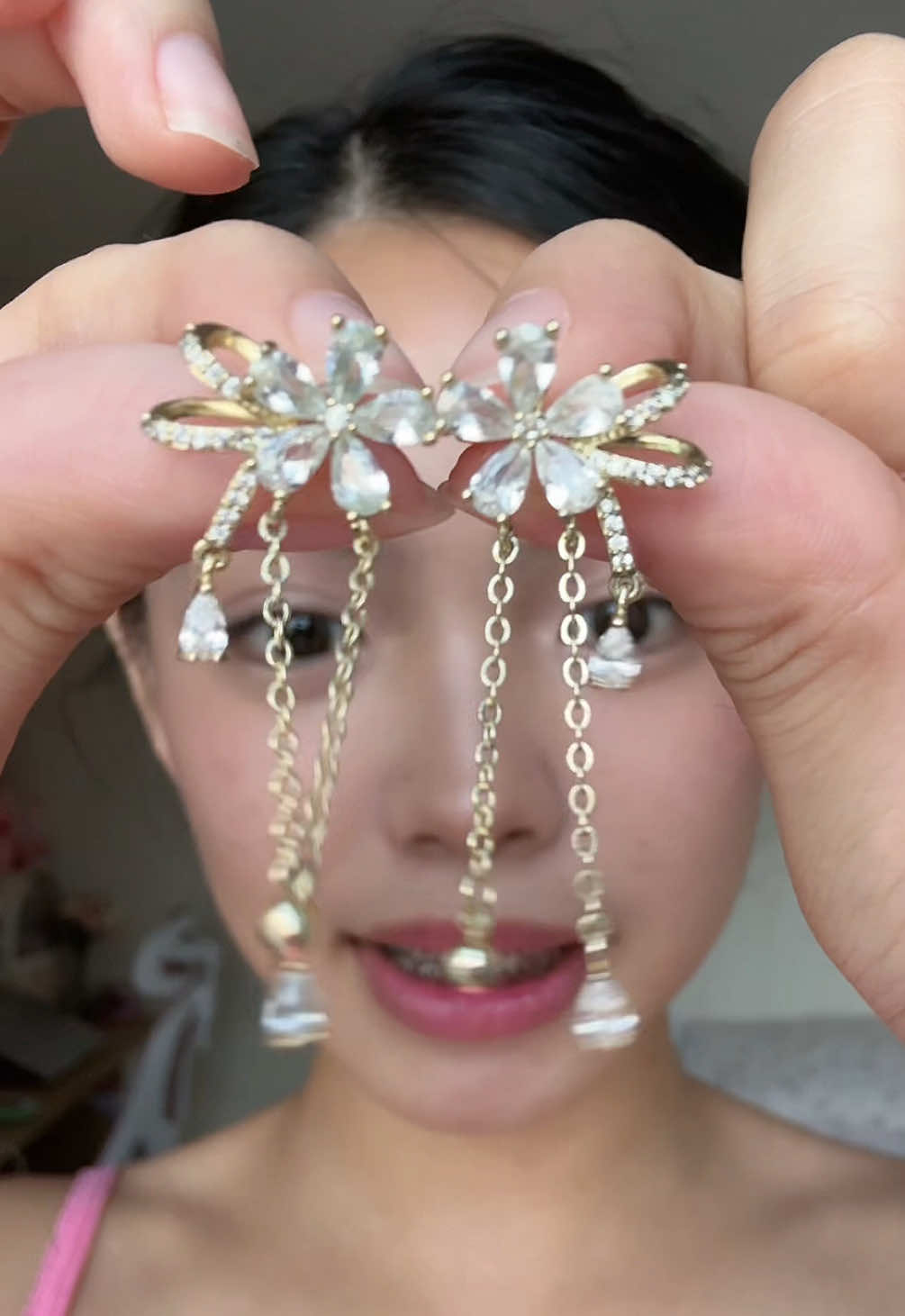 Replying to @Roselyn Dela Cruz Lu TUMAKBO NA KAYO MAY STOCK NA!! 😭😭 #earrings #mikana #mikanaearrings #fashionjewelry #accesories #goldearrings 