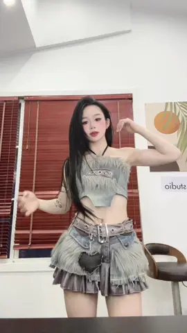 Cả đời e không dám mơ… @Trang Phục Biểu Diễn Pinky 