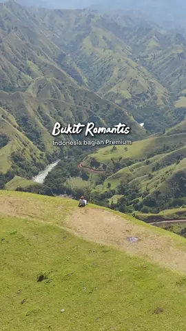 Asli ini view di sekelilingnya gak ada yang fail , keren dan indah semua ..!! #bukitromantistoraja #lembahollon #visittoraja #tanatoraja #wonderfulplaces 